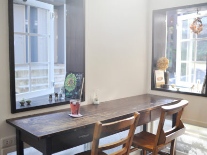 雑貨とカフェ ロバギター